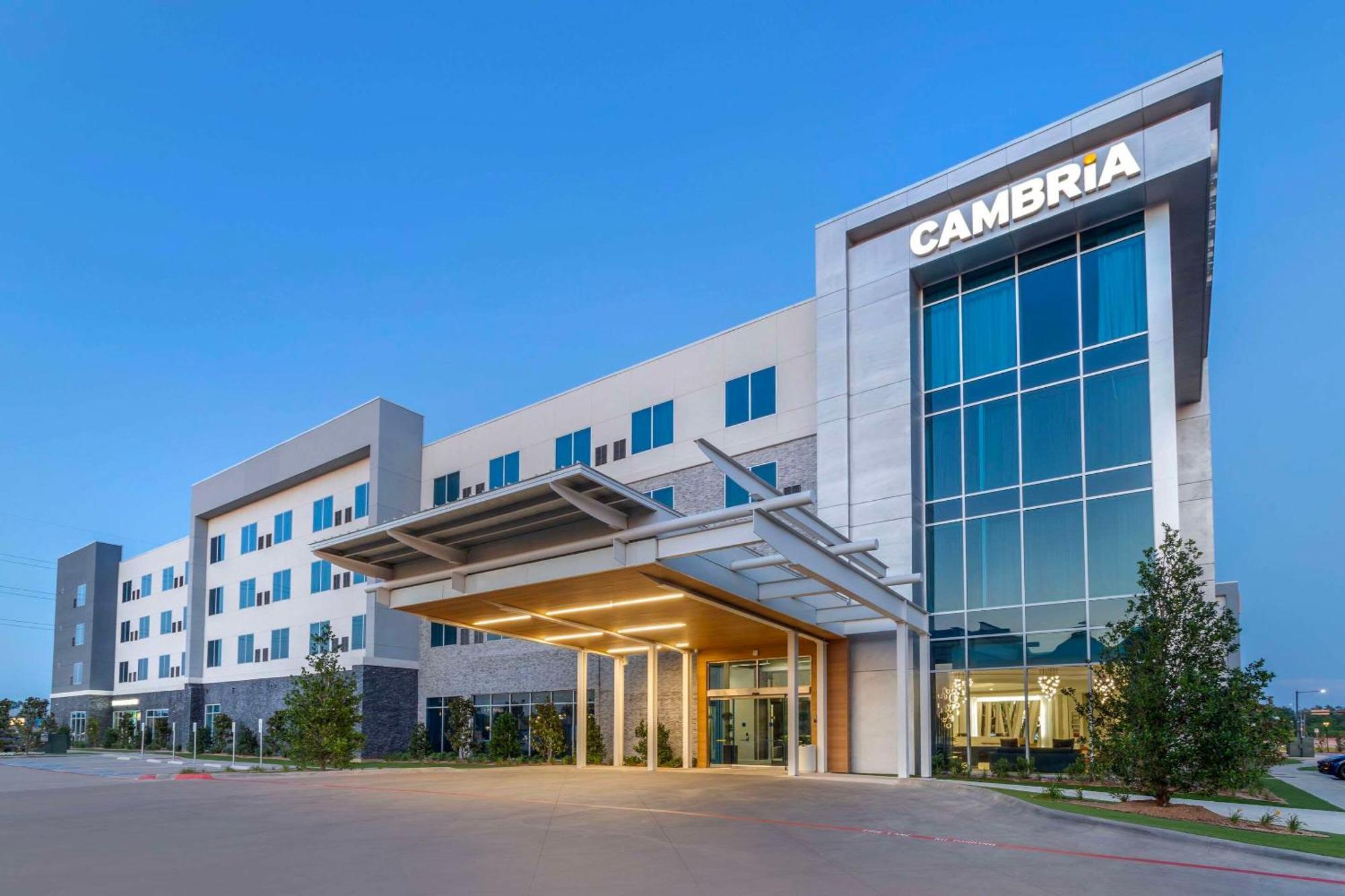 Cambria Hotel Waco University Riverfront Exterior photo