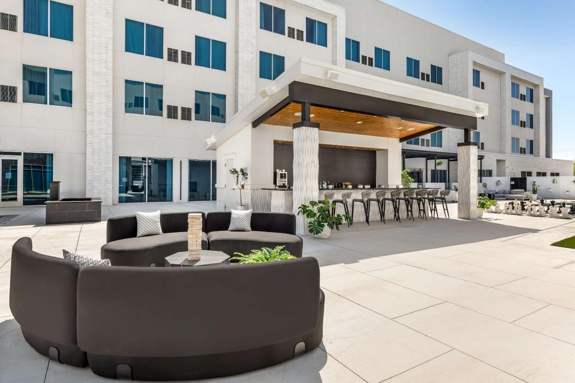 Cambria Hotel Waco University Riverfront Exterior photo